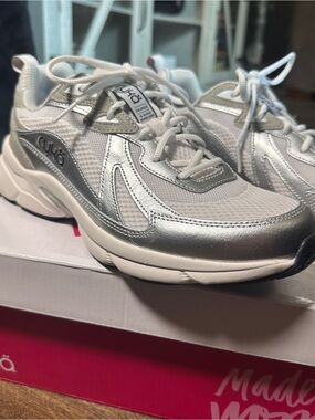 Ryka Skyrise Water Repellent Walking Sneakers Silver Metallic Women’s 10 EUC
